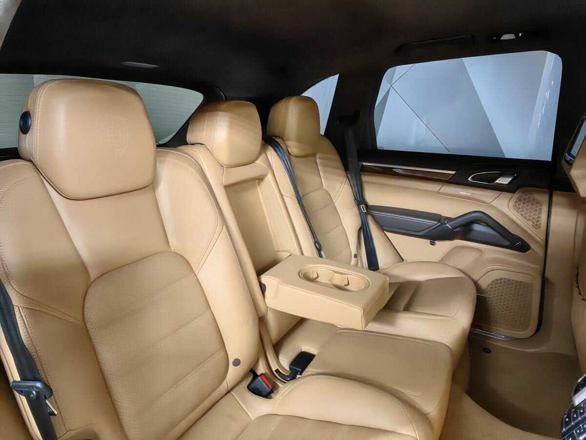 Porsche Cayenne с пробегом — 2012 год. Фото: #12