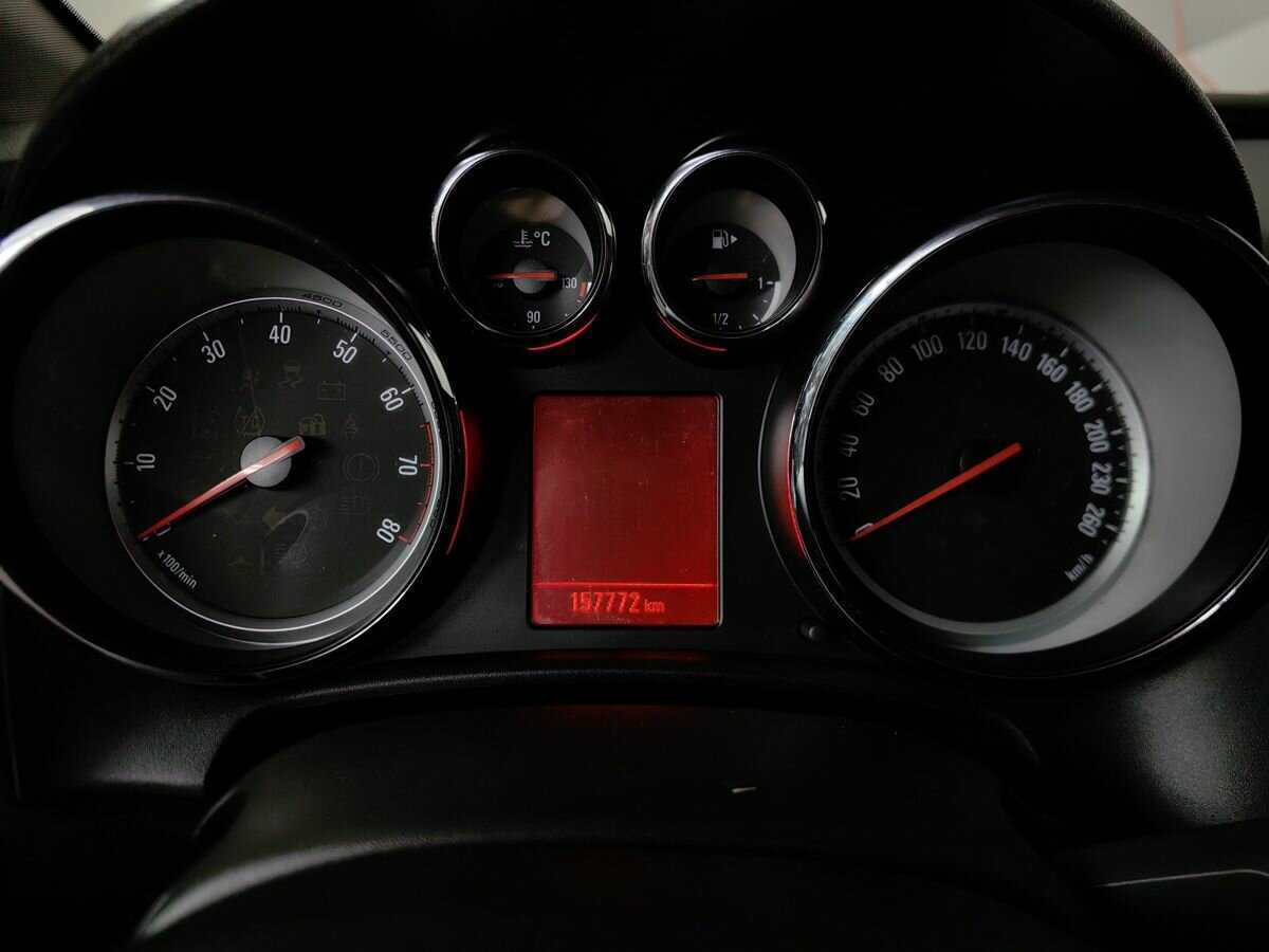 Opel Astra с пробегом — 2014 год. Фото: #16