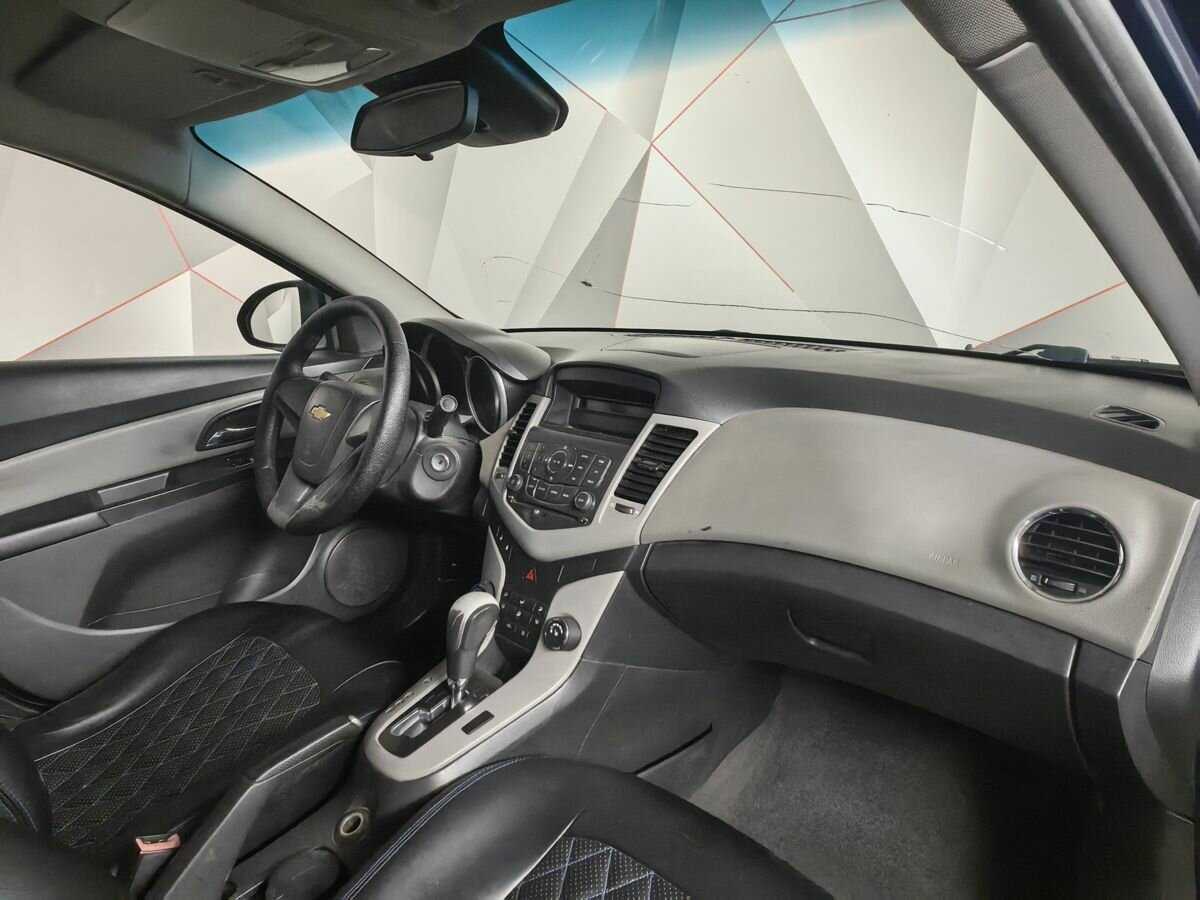 Chevrolet Cruze с пробегом — 2011 год. Фото: #8