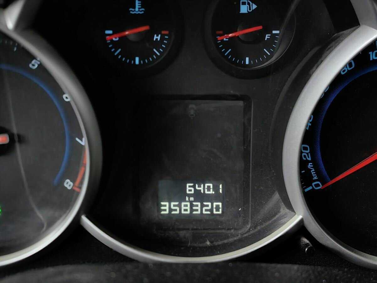 Chevrolet Cruze с пробегом — 2011 год. Фото: #15