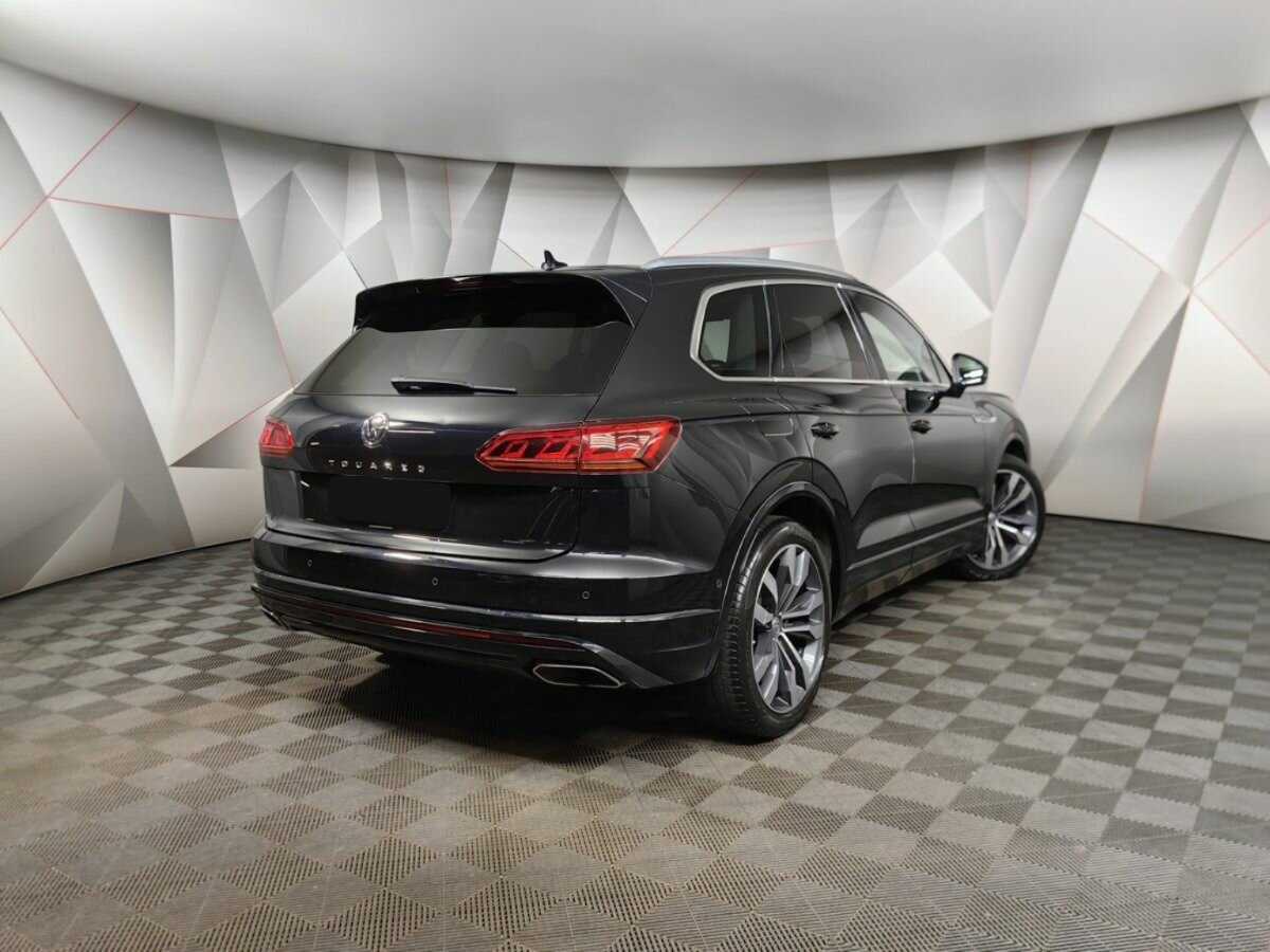 Volkswagen Touareg с пробегом — 2019 год. Фото: #1