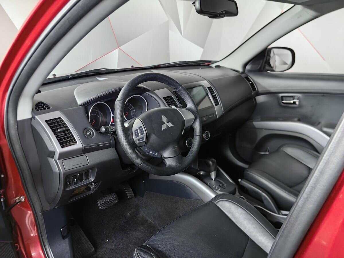Mitsubishi Outlander с пробегом — 2011 год. Фото: #12