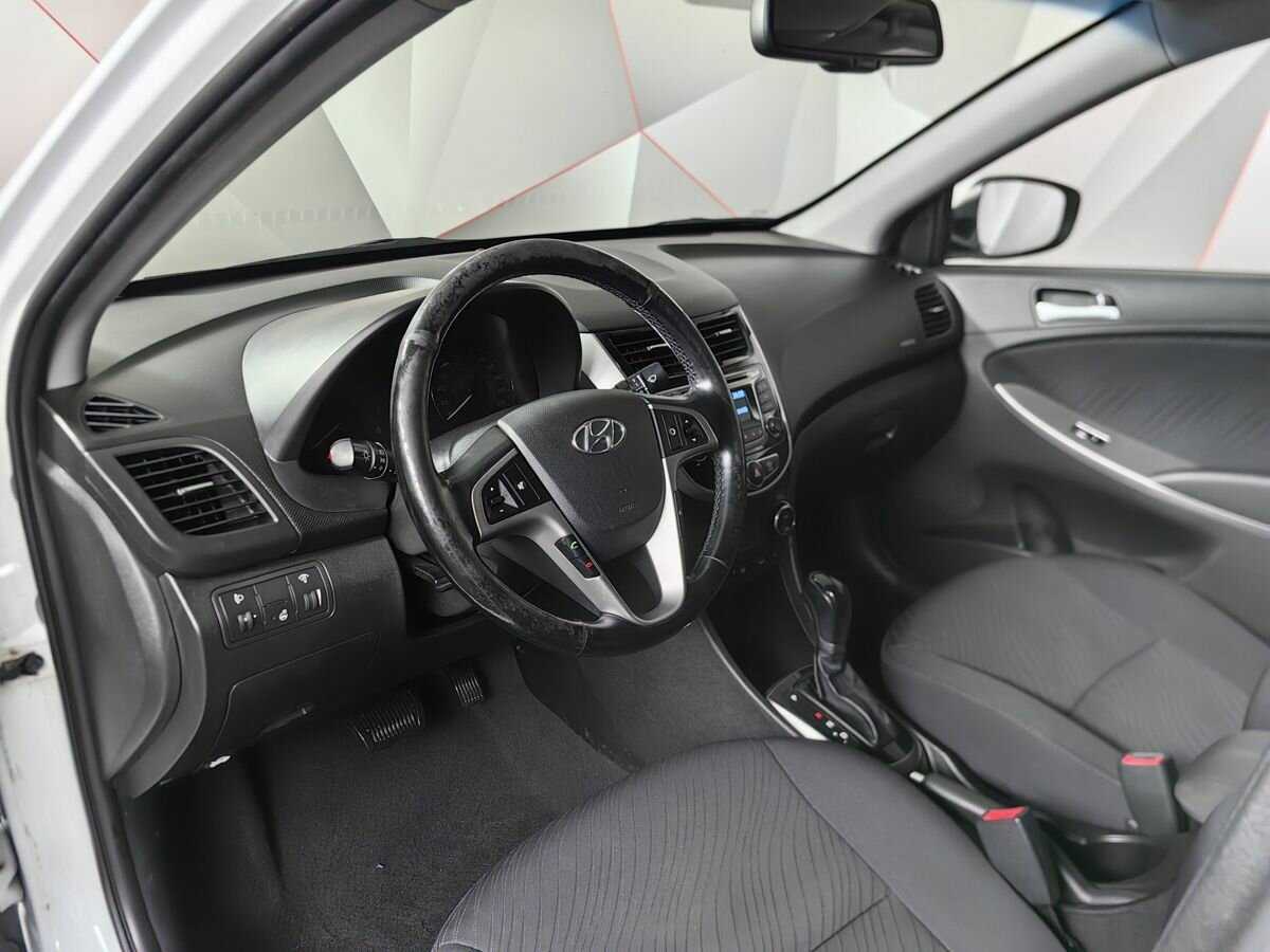 Hyundai Solaris с пробегом — 2014 год. Фото: #13