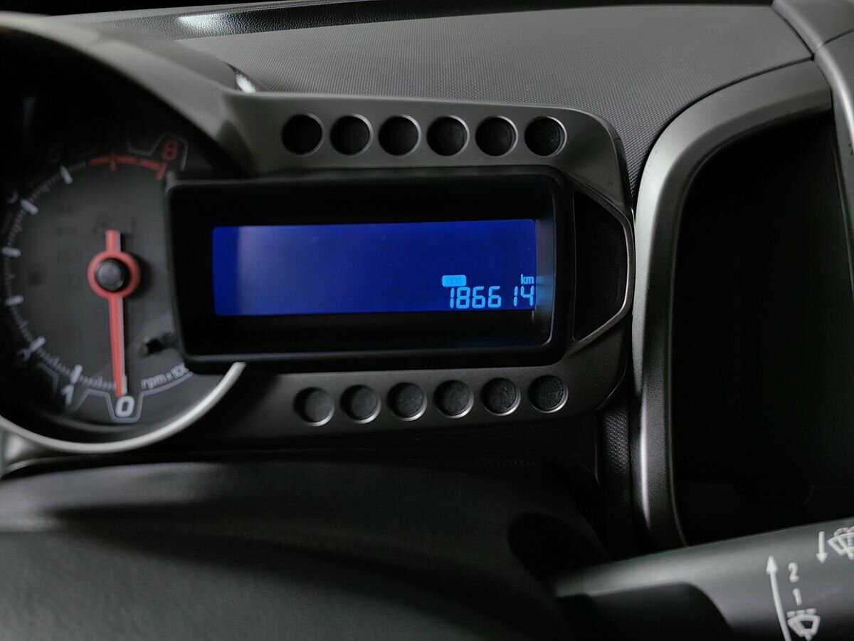 Chevrolet Aveo с пробегом — 2012 год. Фото: #15