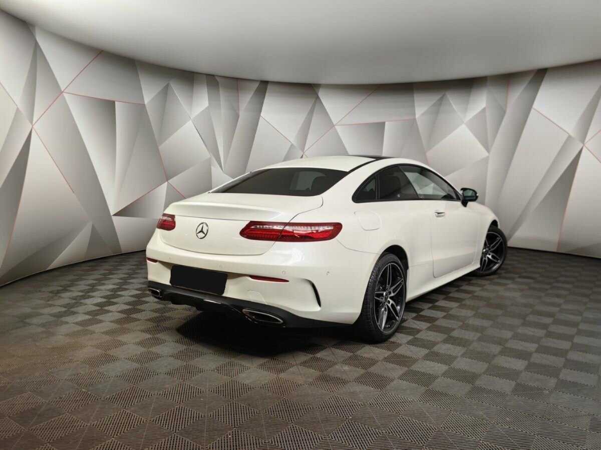 Mercedes-Benz E-Класс с пробегом — 2017 год. Фото: #1