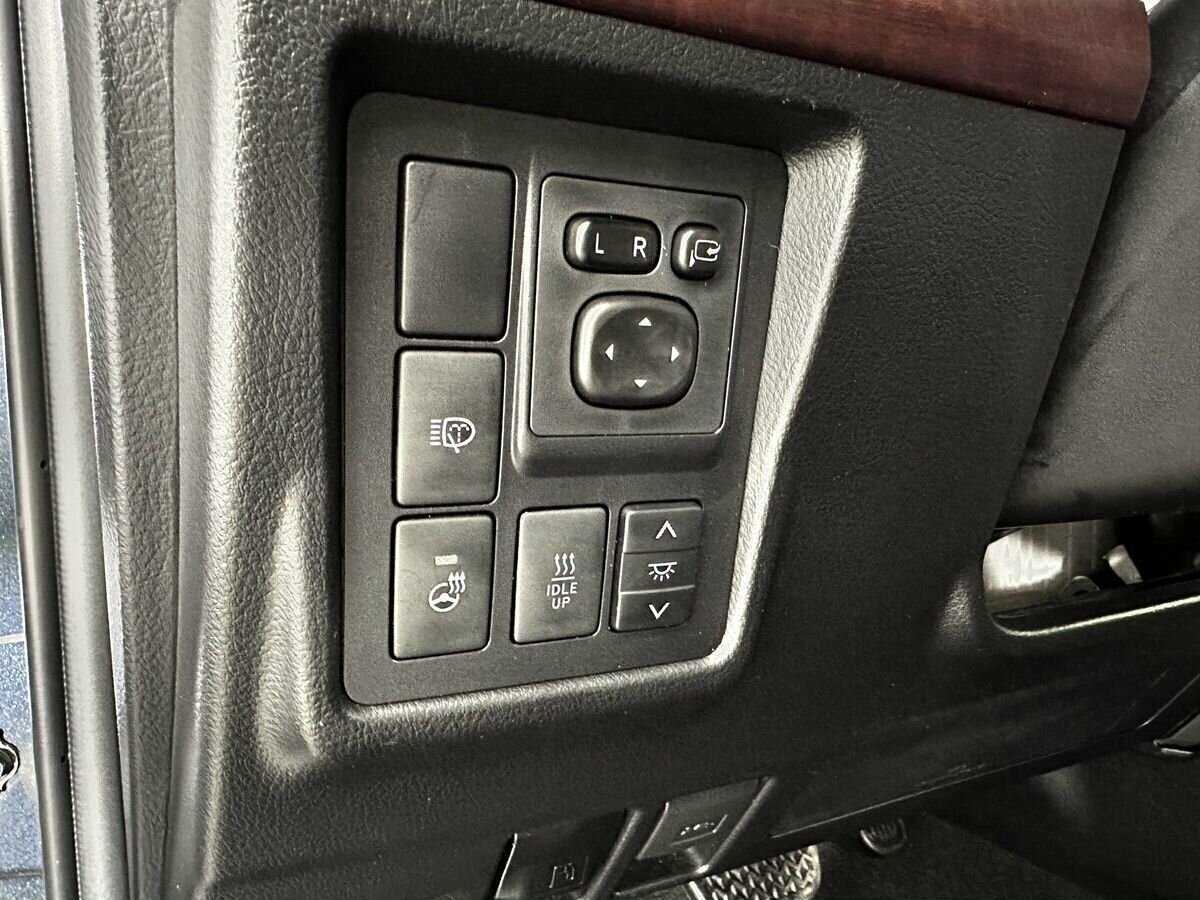 Toyota Land Cruiser Prado с пробегом — 2017 год. Фото: #15