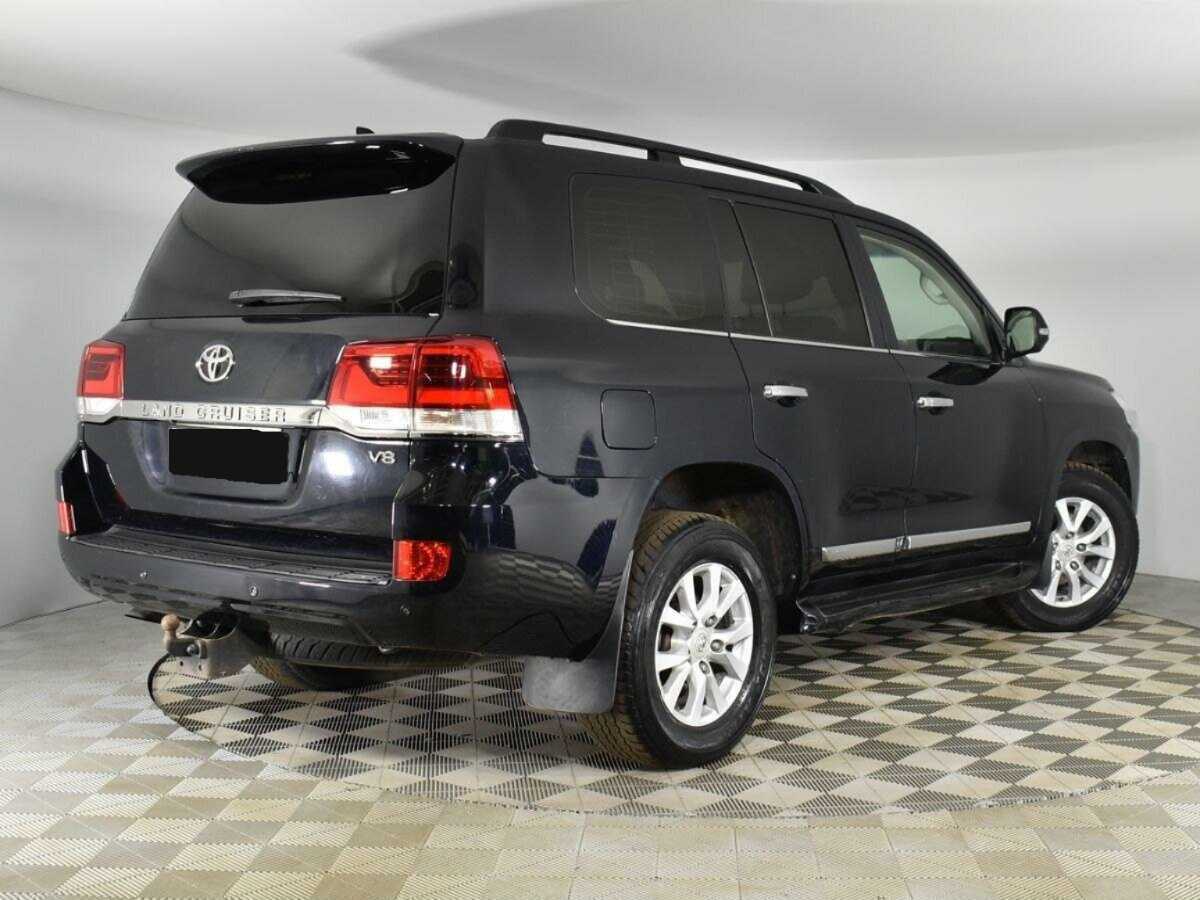 Toyota Land Cruiser с пробегом — 2017 год. Фото: #1