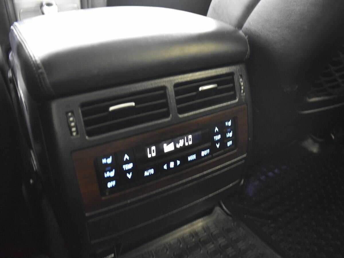 Toyota Land Cruiser с пробегом — 2017 год. Фото: #17