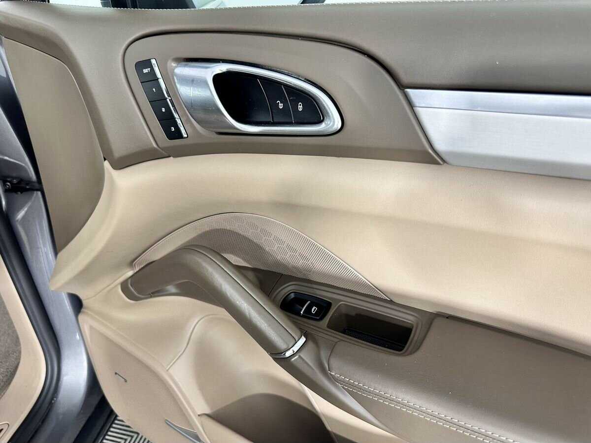 Porsche Cayenne с пробегом — 2012 год. Фото: #16