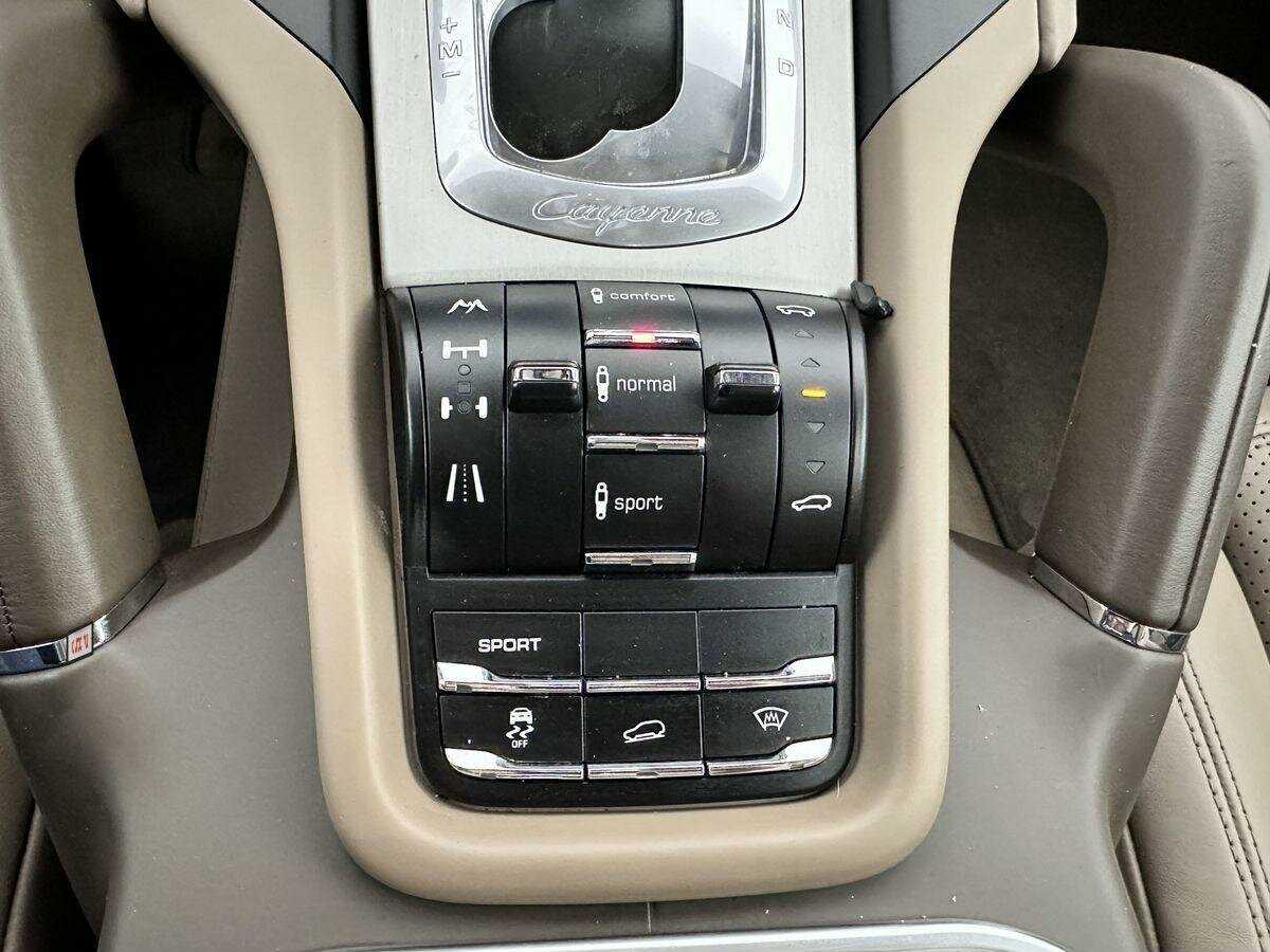 Porsche Cayenne с пробегом — 2012 год. Фото: #19