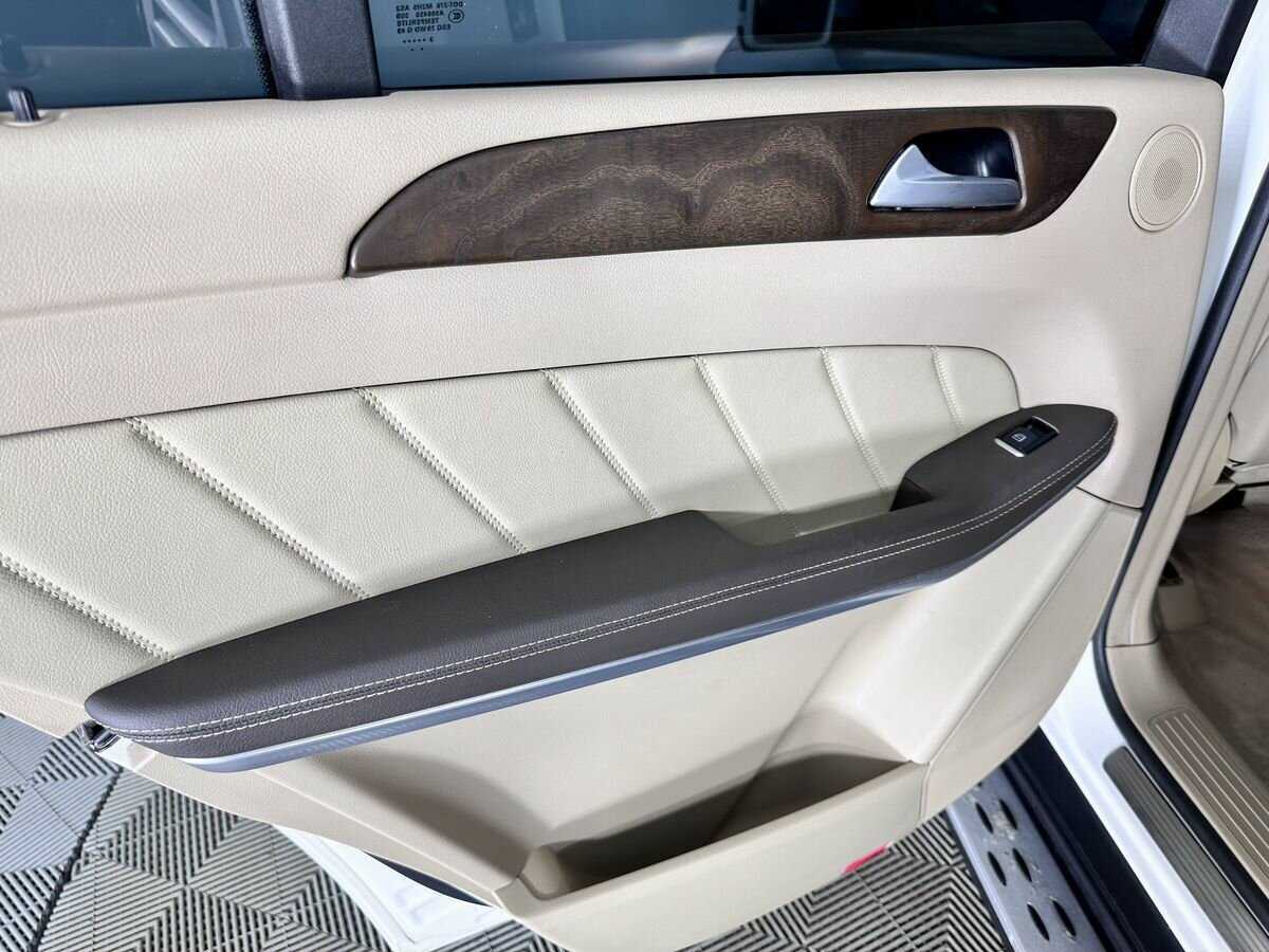 Mercedes-Benz GL-Класс с пробегом — 2014 год. Фото: #17