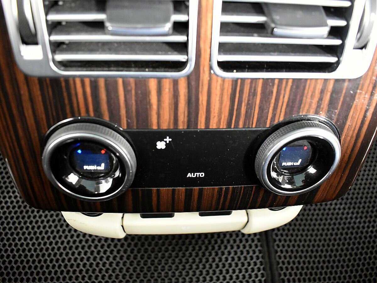 Land Rover Range Rover с пробегом — 2018 год. Фото: #16