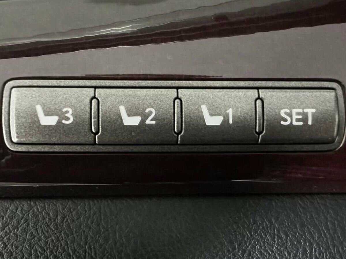 Lexus LX с пробегом — 2013 год. Фото: #16