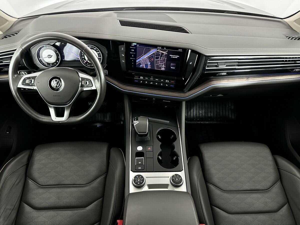 Volkswagen Touareg с пробегом — 2020 год. Фото: #8