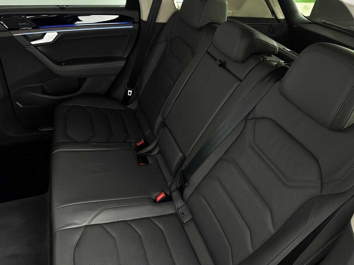 Volkswagen Touareg с пробегом — 2020 год. Фото: #13