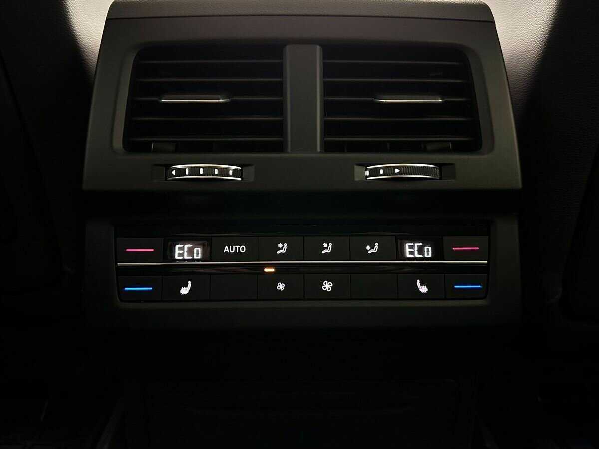 Volkswagen Touareg с пробегом — 2020 год. Фото: #16