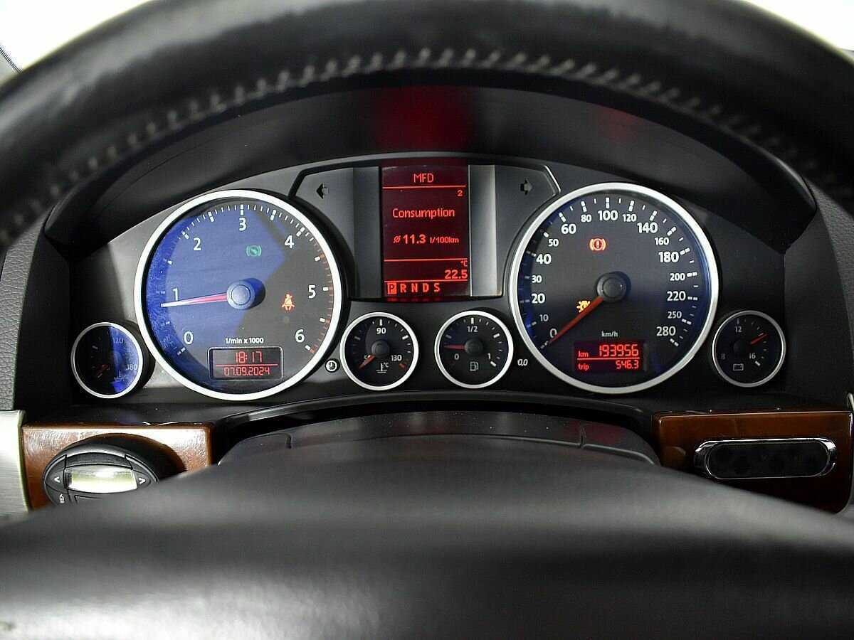 Volkswagen Touareg с пробегом — 2008 год. Фото: #11