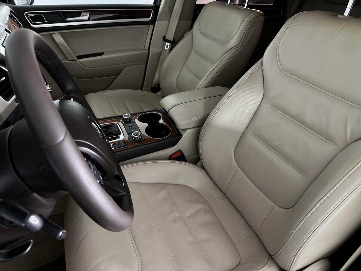 Volkswagen Touareg с пробегом — 2010 год. Фото: #7
