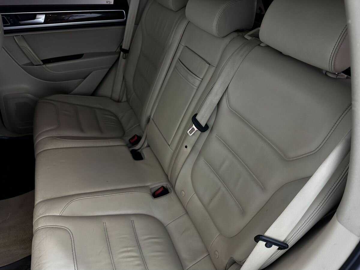 Volkswagen Touareg с пробегом — 2010 год. Фото: #8