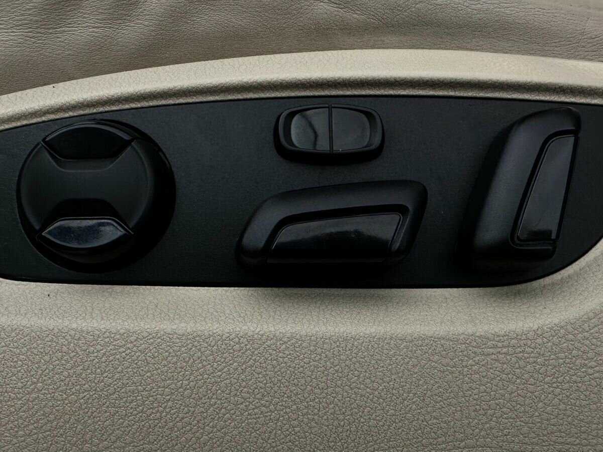 Volkswagen Touareg с пробегом — 2010 год. Фото: #16