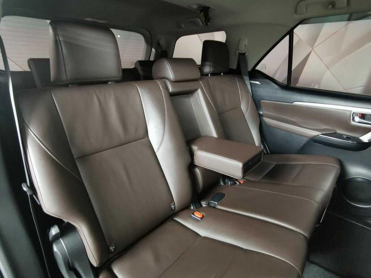 Toyota Fortuner с пробегом — 2019 год. Фото: #12