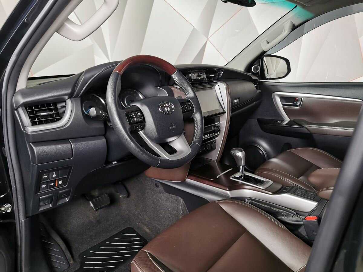 Toyota Fortuner с пробегом — 2019 год. Фото: #13