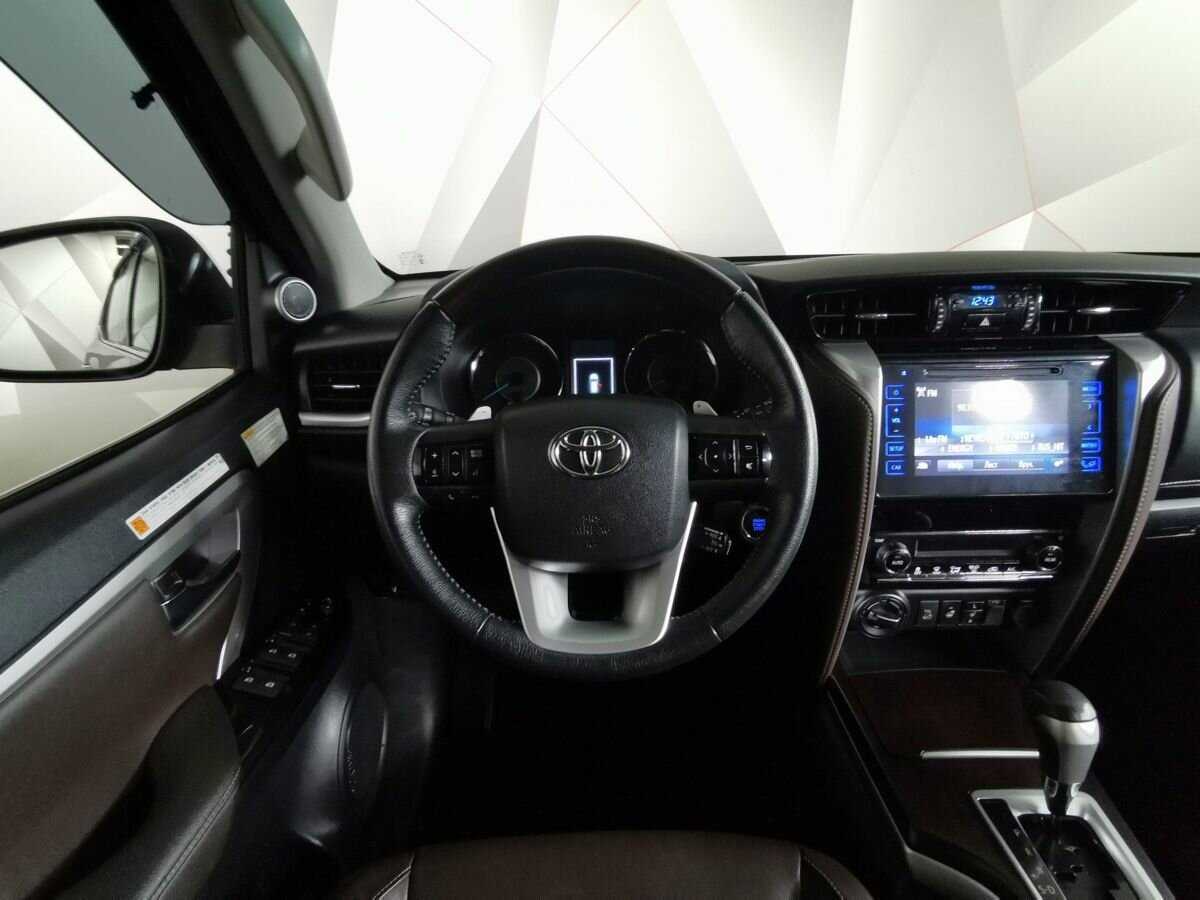 Toyota Fortuner с пробегом — 2019 год. Фото: #14