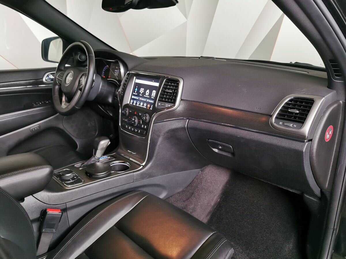 Jeep Grand Cherokee с пробегом — 2018 год. Фото: #8