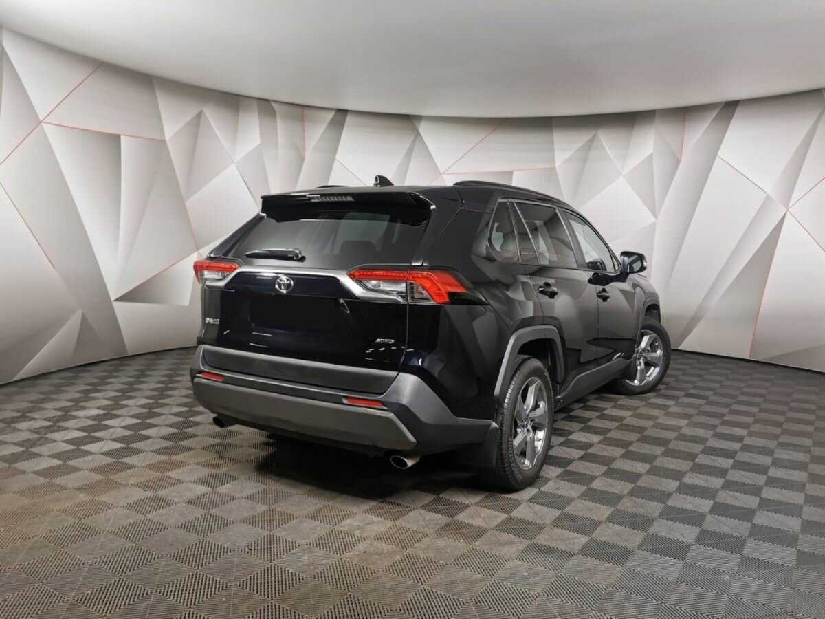 Toyota RAV4 с пробегом — 2021 год. Фото: #1