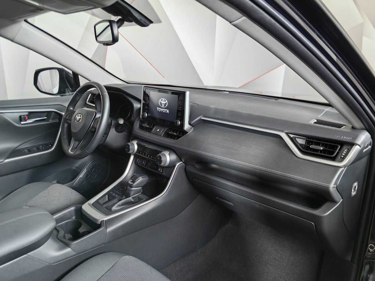 Toyota RAV4 с пробегом — 2021 год. Фото: #8