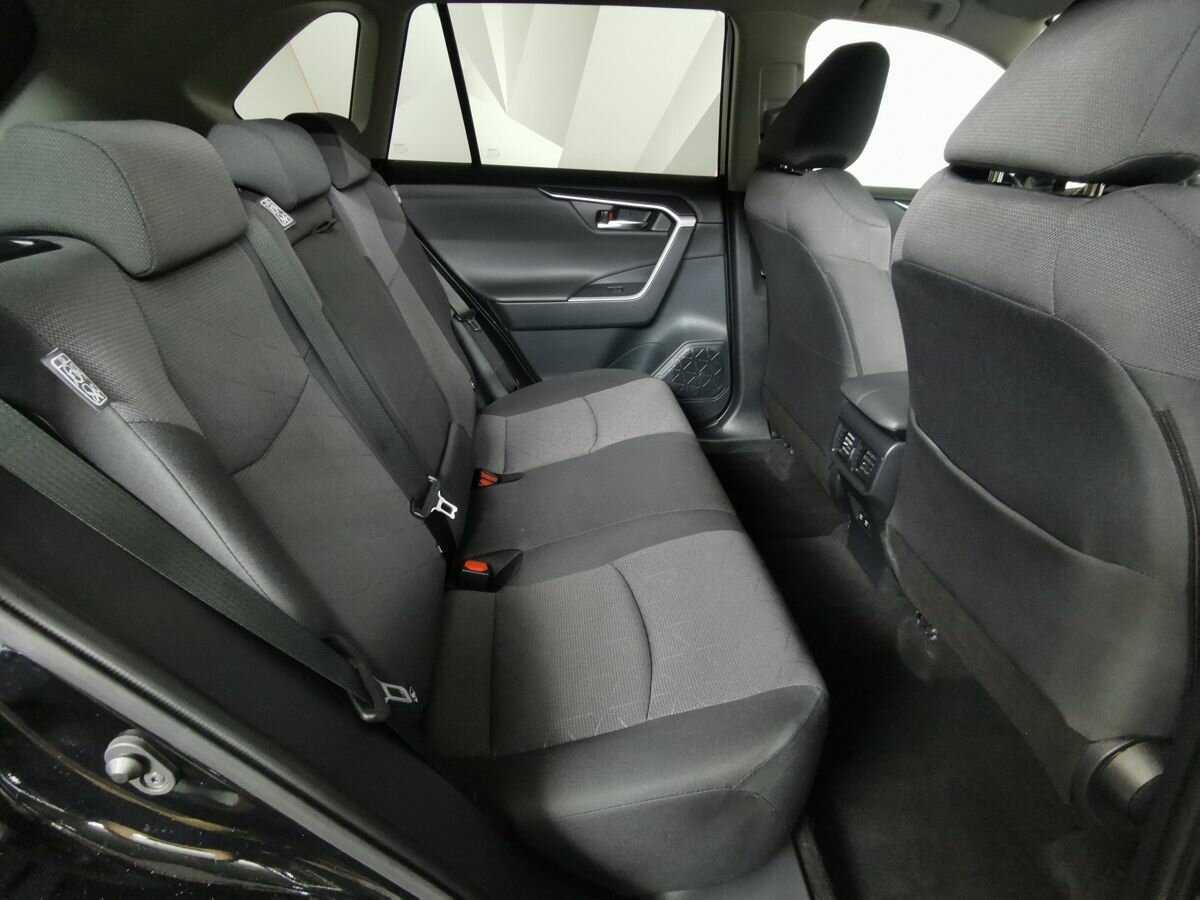 Toyota RAV4 с пробегом — 2021 год. Фото: #11