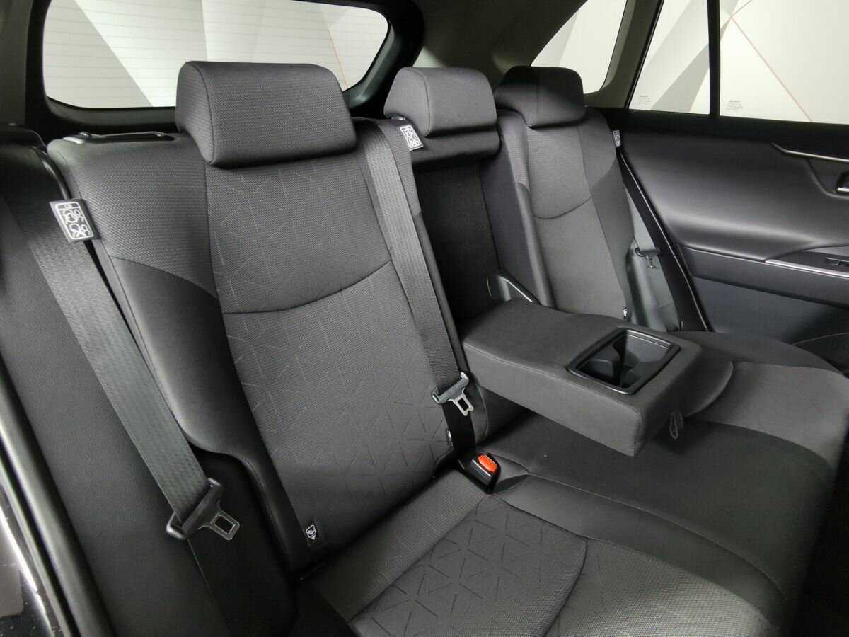Toyota RAV4 с пробегом — 2021 год. Фото: #12