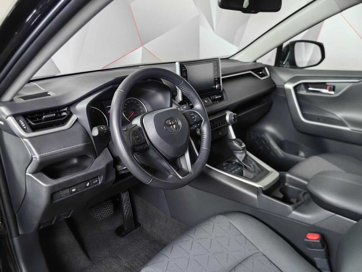 Toyota RAV4 с пробегом — 2021 год. Фото: #13