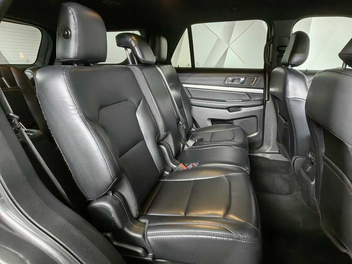 Ford Explorer с пробегом — 2019 год. Фото: #11
