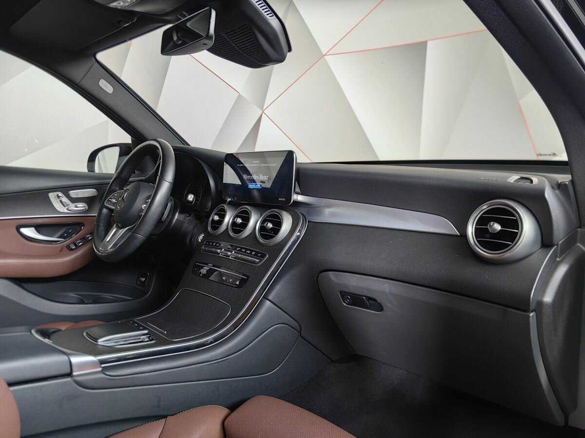 Mercedes-Benz GLC с пробегом — 2021 год. Фото: #8