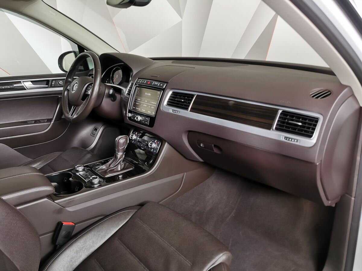 Volkswagen Touareg с пробегом — 2017 год. Фото: #8