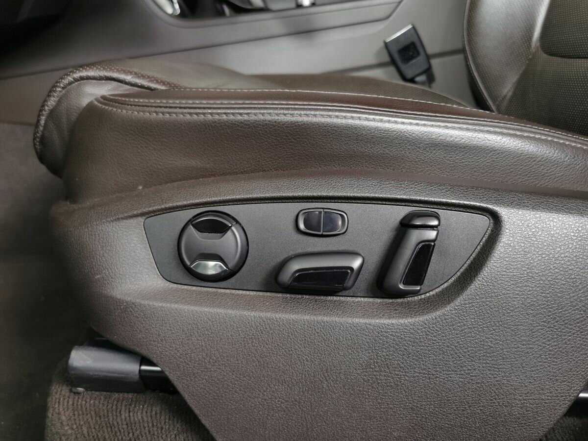 Volkswagen Touareg с пробегом — 2017 год. Фото: #17