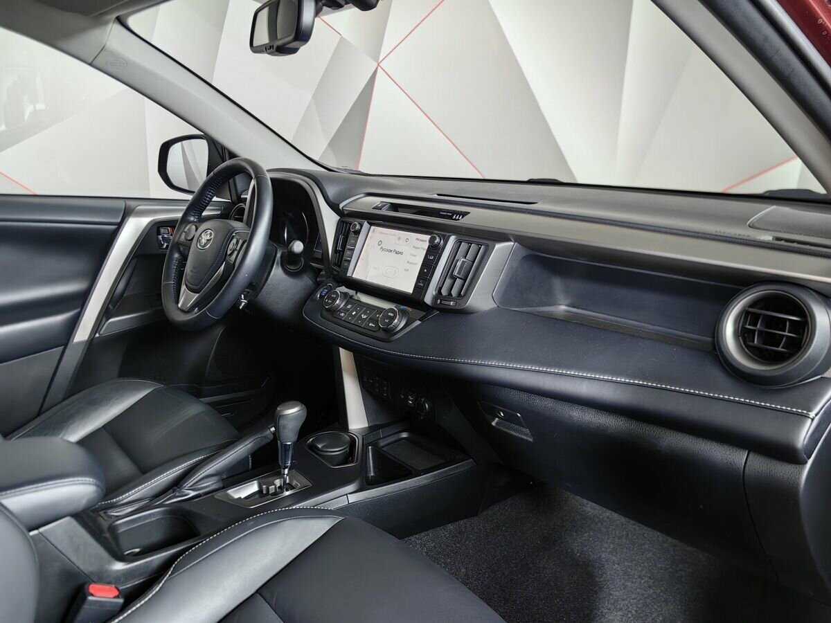 Toyota RAV4 с пробегом — 2018 год. Фото: #8
