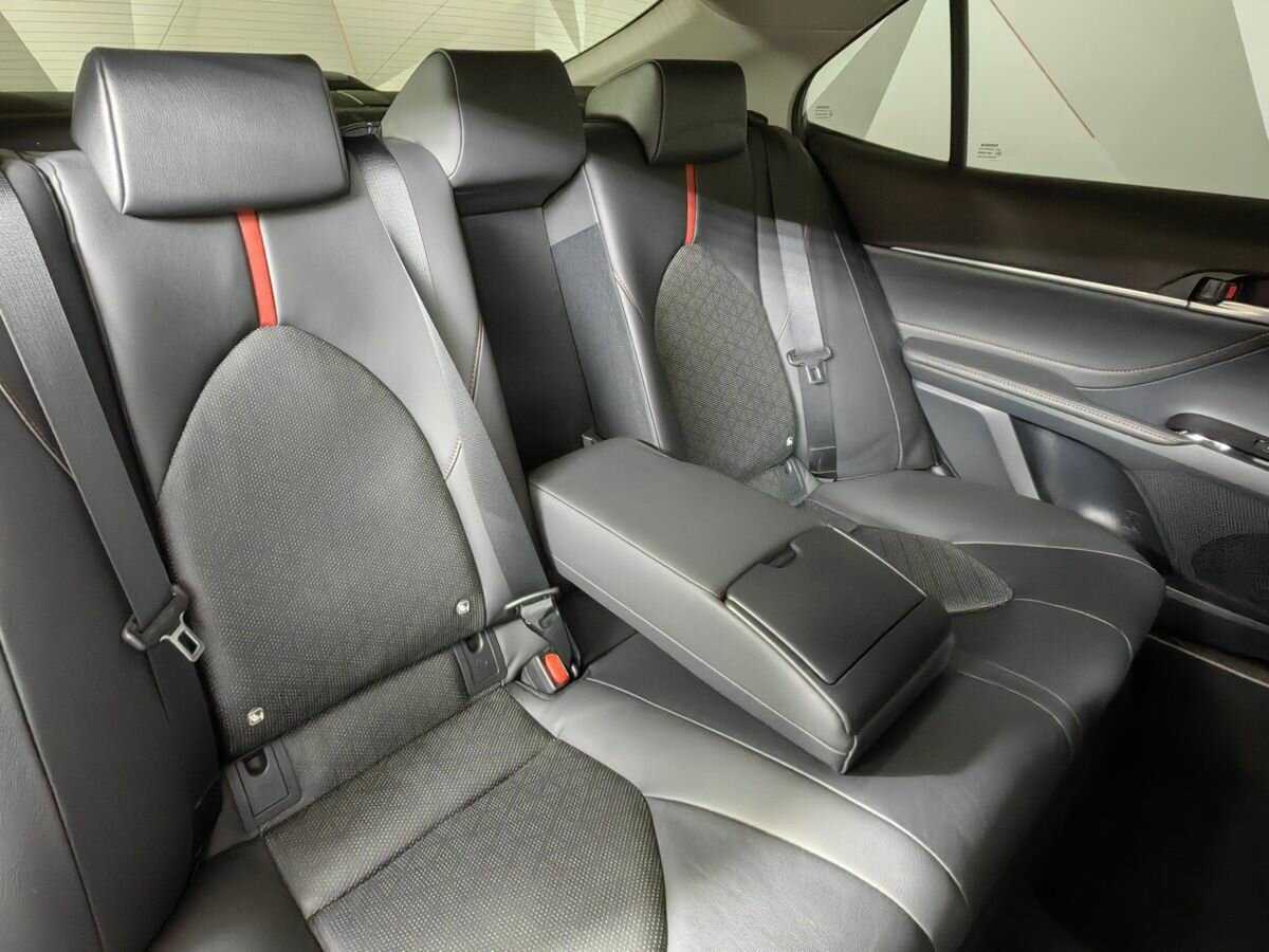 Toyota Camry с пробегом — 2020 год. Фото: #12