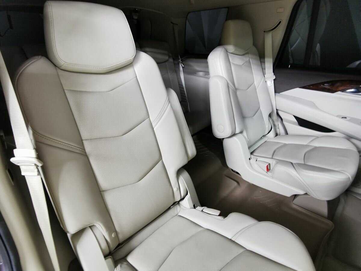 Cadillac Escalade с пробегом — 2015 год. Фото: #12