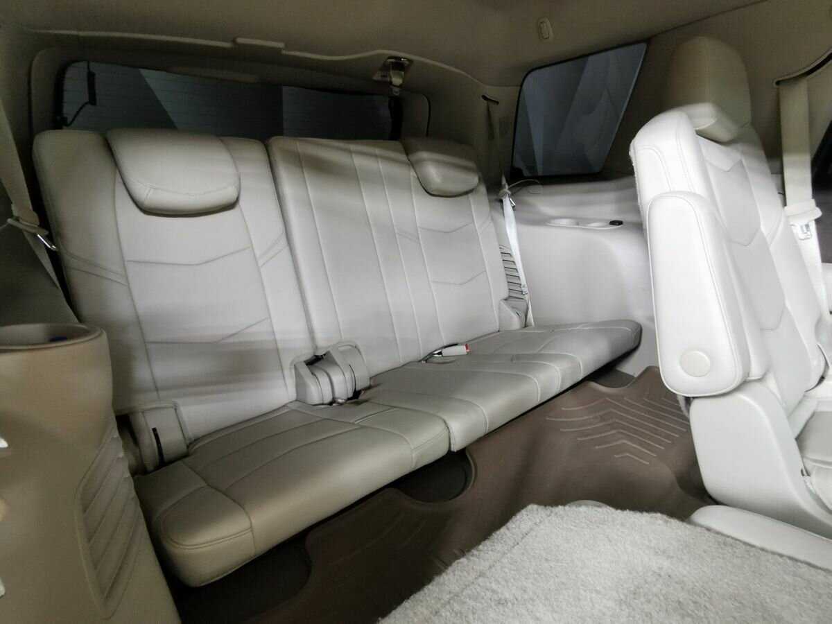 Cadillac Escalade с пробегом — 2015 год. Фото: #15