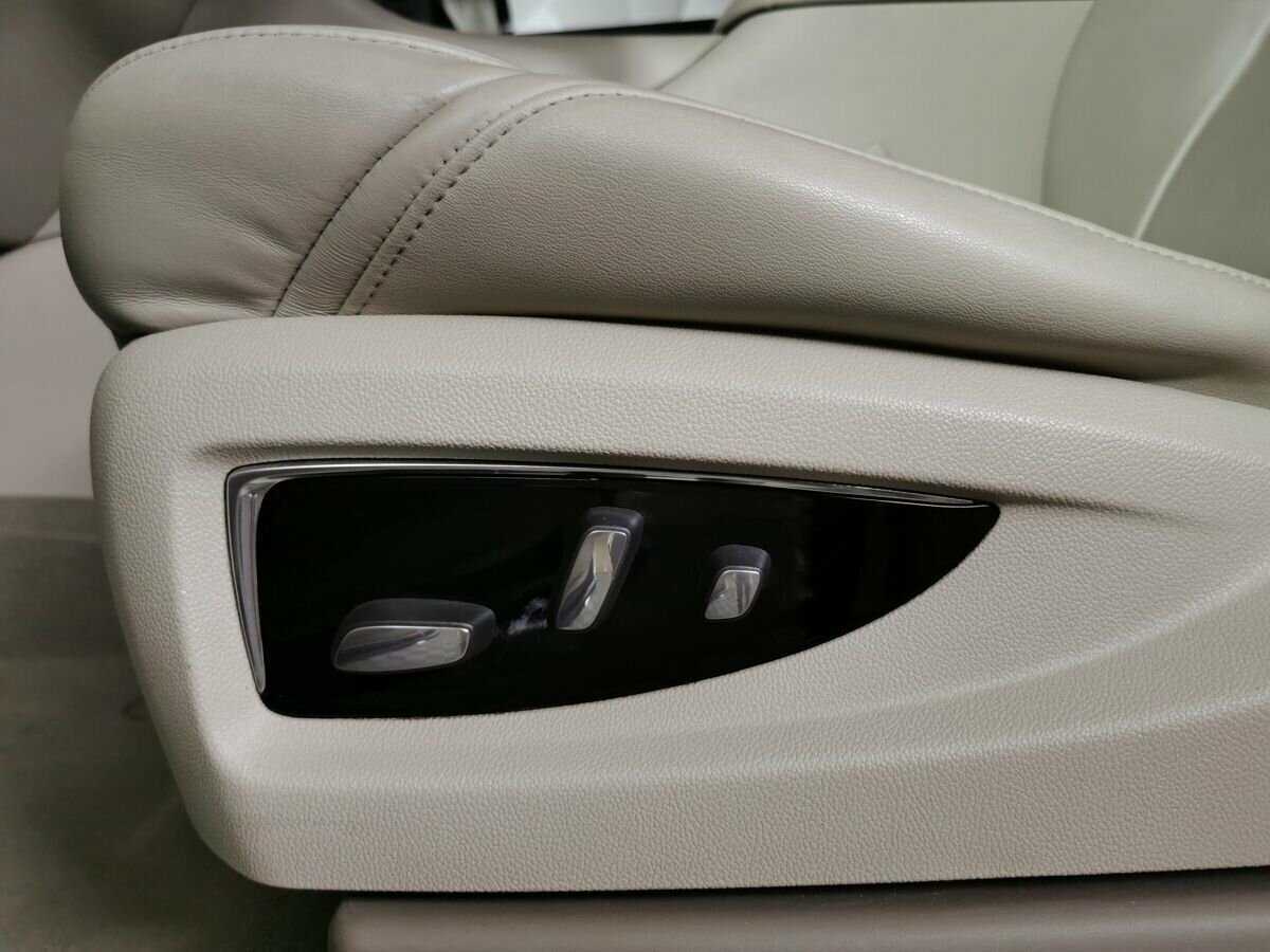 Cadillac Escalade с пробегом — 2015 год. Фото: #17