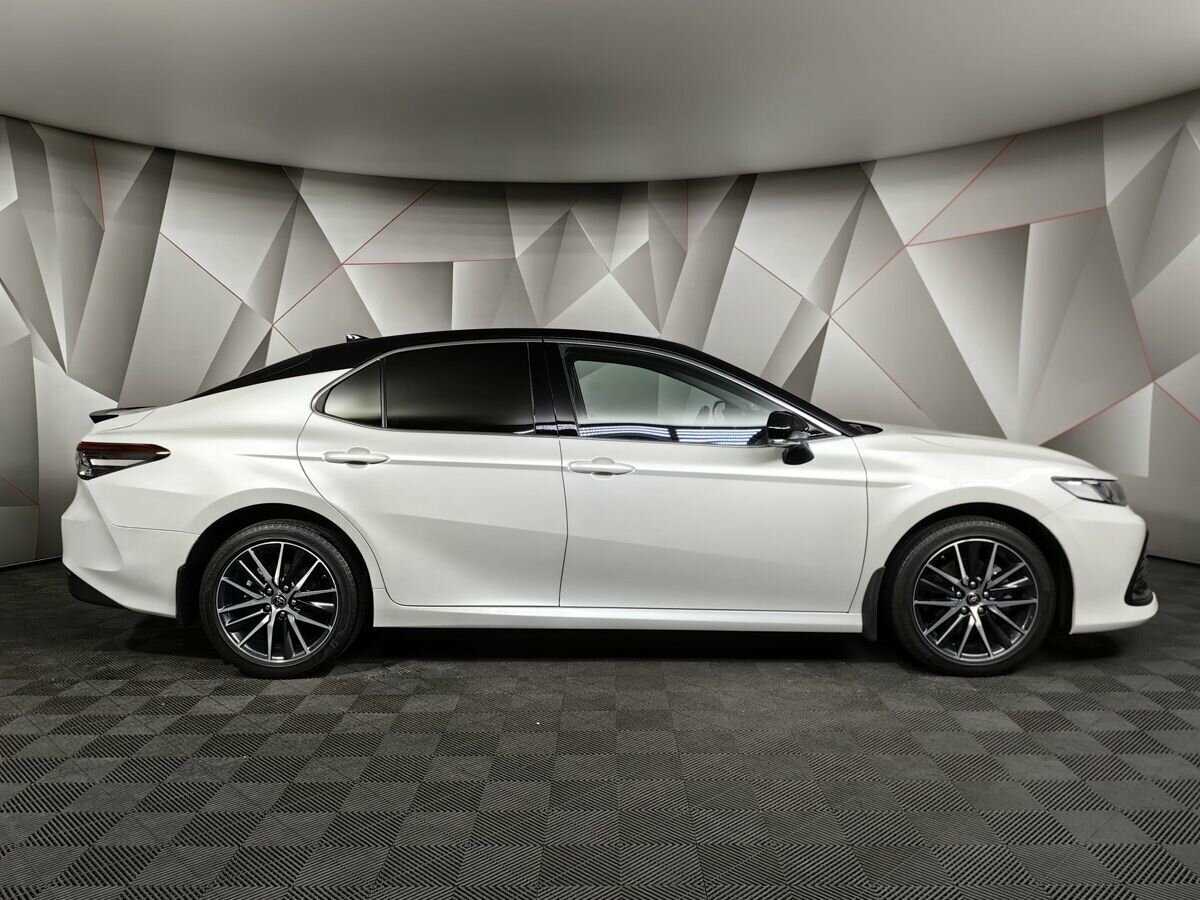 Toyota Camry с пробегом — 2021 год. Фото: #5
