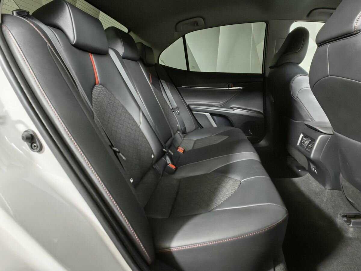 Toyota Camry с пробегом — 2021 год. Фото: #11