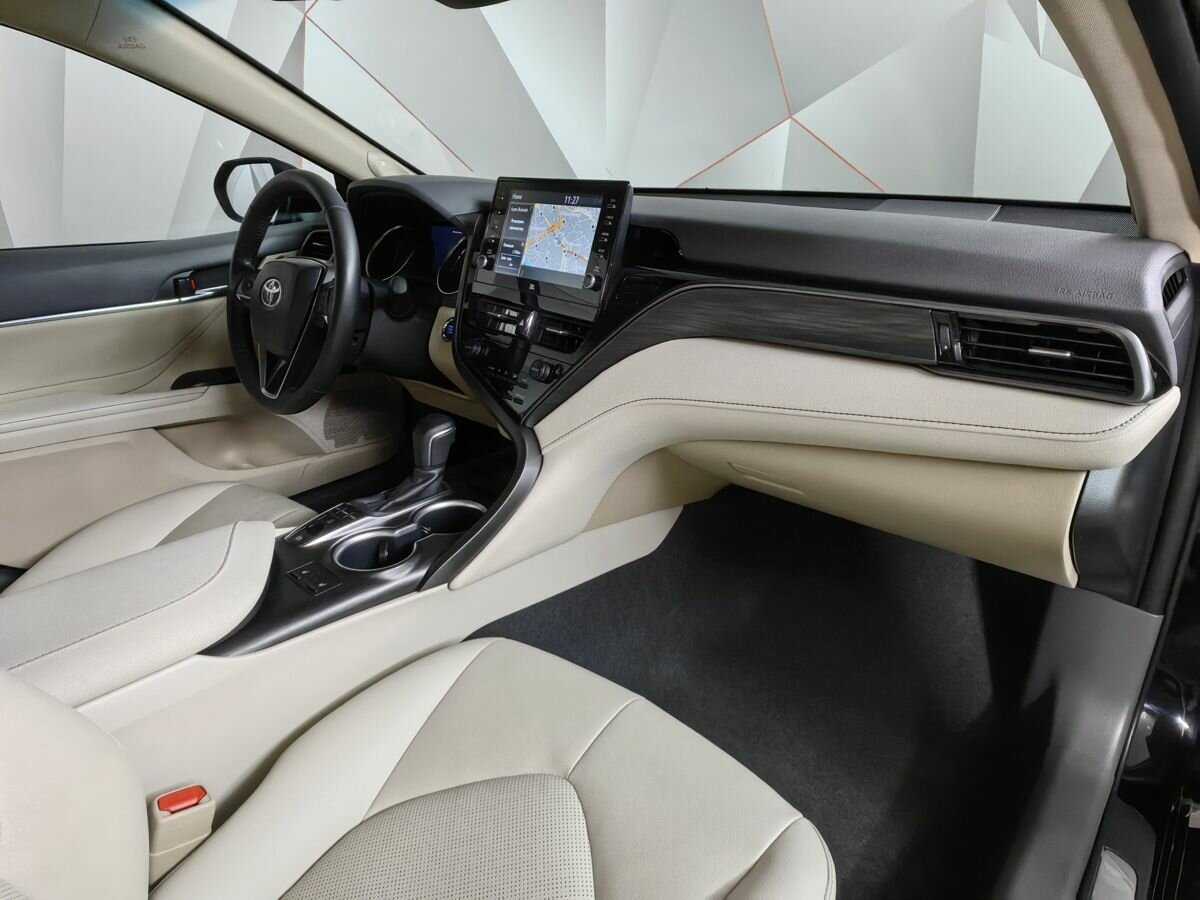 Toyota Camry с пробегом — 2022 год. Фото: #8