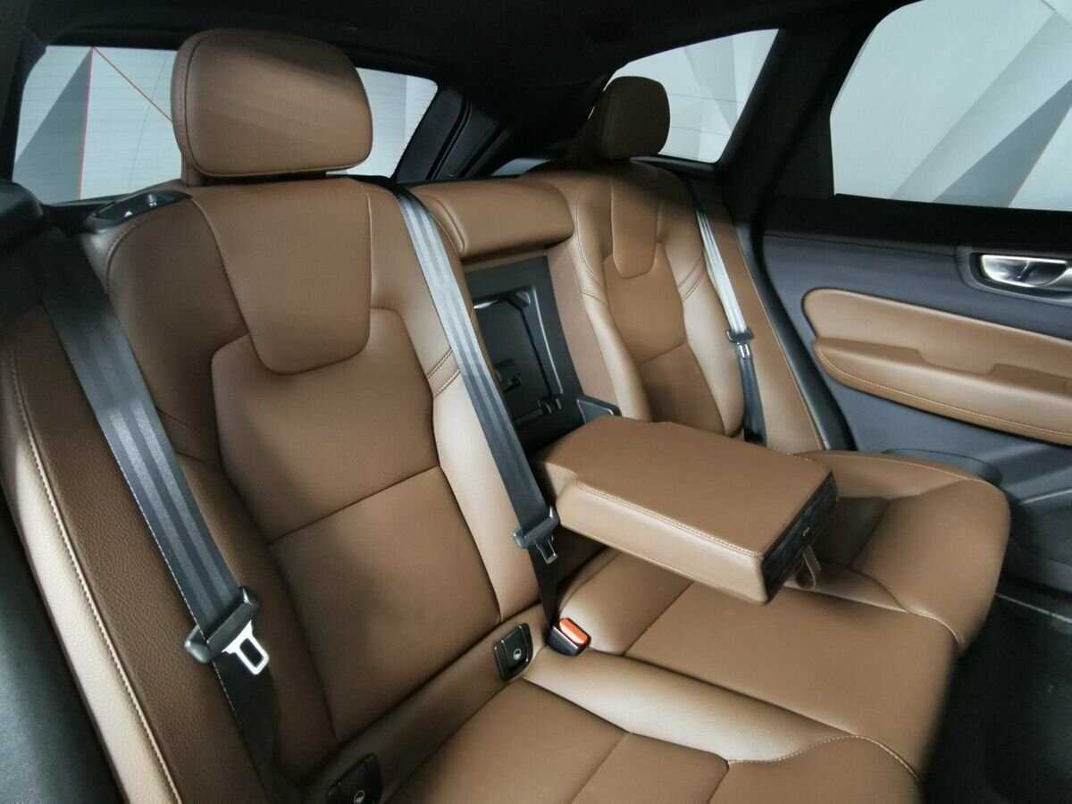 Volvo XC60 с пробегом — 2023 год. Фото: #11