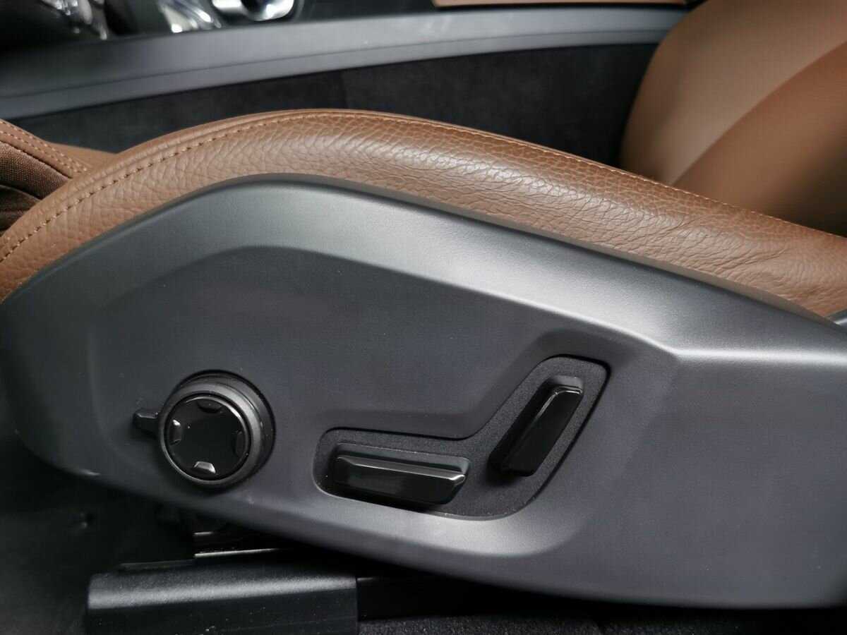 Volvo XC60 с пробегом — 2023 год. Фото: #17