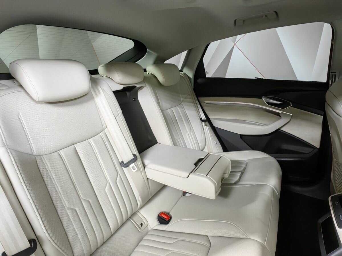 Audi e-tron Sportback с пробегом — 2021 год. Фото: #12