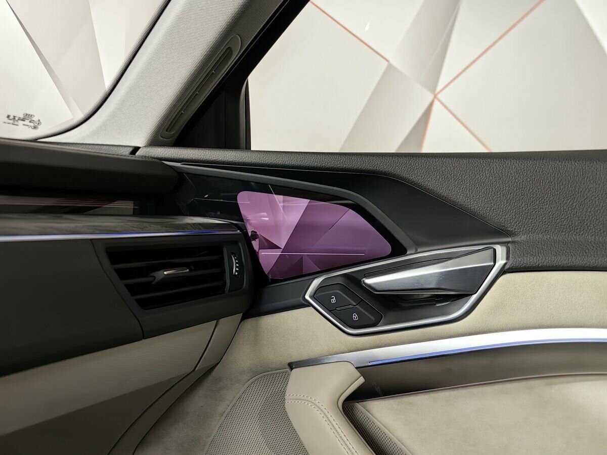 Audi e-tron Sportback с пробегом — 2021 год. Фото: #15