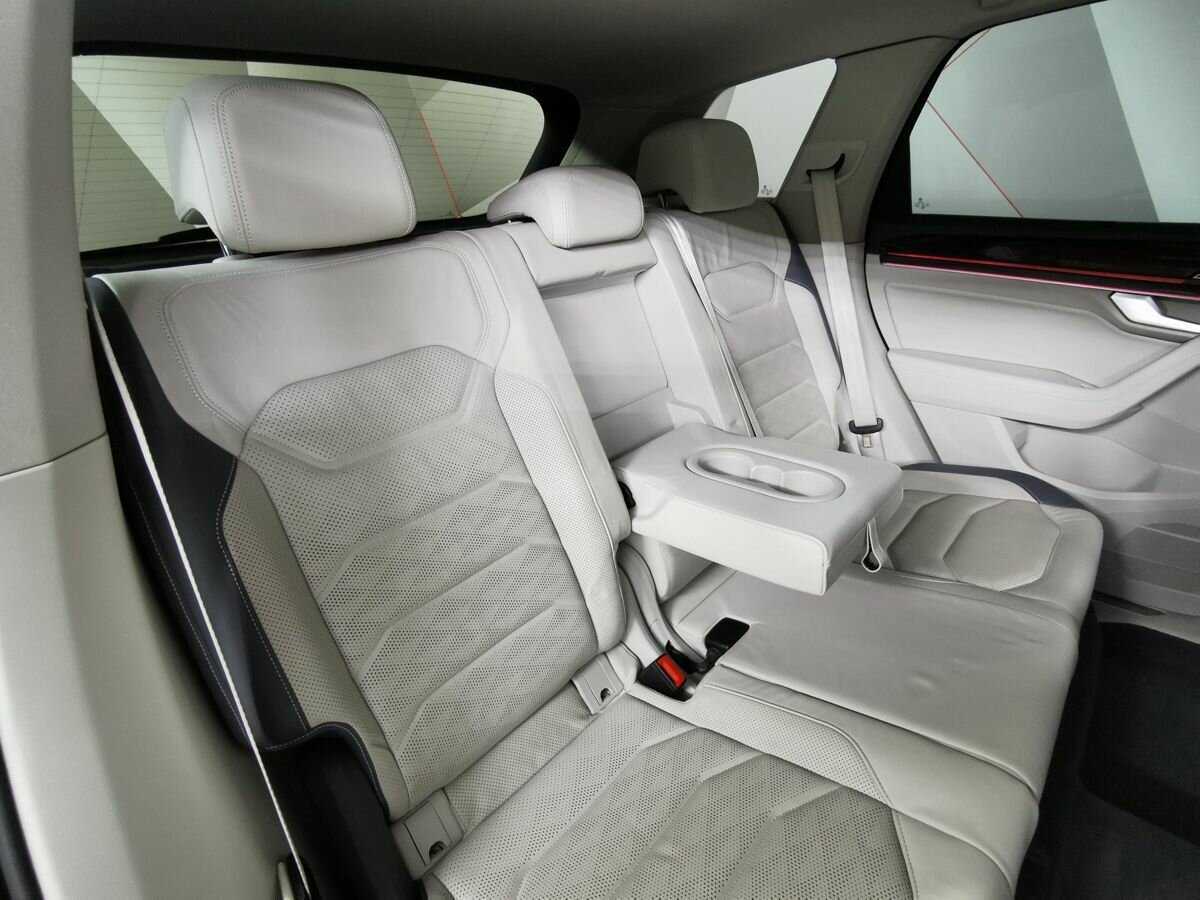 Volkswagen Touareg с пробегом — 2019 год. Фото: #12